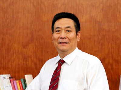 畢國軍：教育學(xué)博士、深圳市名校長