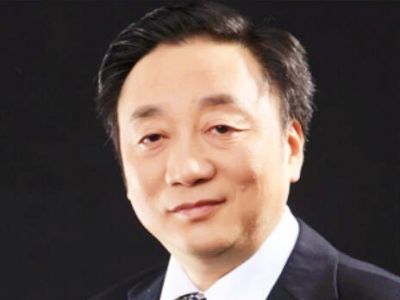 張勇：重慶市民辦教育協(xié)會(huì)理事，國(guó)務(wù)院政府津貼獲得者，中學(xué)物理研究員（正高級(jí)）