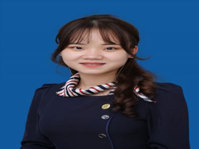 朱玉：信息技術(shù)，畢業(yè)于福建師范大學(xué)計(jì)算機(jī)科學(xué)與技術(shù)專業(yè)。曾擔(dān)任西山文武學(xué)校高中信息技術(shù)老師和福建師范大學(xué)第二附屬小學(xué)機(jī)器人老師，參與福建省“REL機(jī)器人工程挑戰(zhàn)賽”場(chǎng)地設(shè)計(jì)。