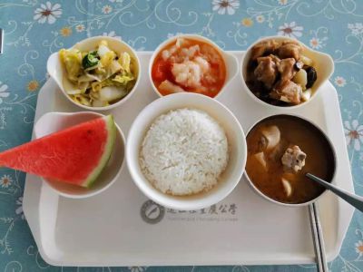 美好學(xué)校|湖畔餐廳，請你低調(diào)一點(diǎn)好么？