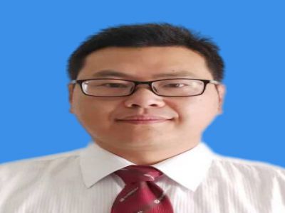 黃健:中學(xué)數(shù)學(xué)一級教師，12年教齡，長期擔(dān)任班主任，帶領(lǐng)過6屆高三參加高考，多名學(xué)生被一流大學(xué)錄取。曾擔(dān)任年級組長、數(shù)學(xué)教研組長，輔導(dǎo)多名學(xué)生在希望杯全國邀請賽和全國數(shù)學(xué)奧賽中獲獎，多次評為校優(yōu)秀班主任、優(yōu)秀教師、骨干教師。獲貴州省六盤水市骨干班主任榮譽稱號。   六枝特區(qū)第六屆高中數(shù)學(xué)優(yōu)質(zhì)課評委，六盤水市2017屆高中數(shù)學(xué)質(zhì)量監(jiān)測考試命題教師，2018年貴州省普通高中高考評卷教師，并評為優(yōu)秀